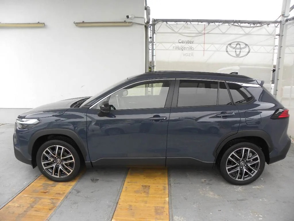Zunanja slika - Toyota COROLLA CROSS HYBRID - Toyota  2.0 VVT-i Executive Avt. - 3