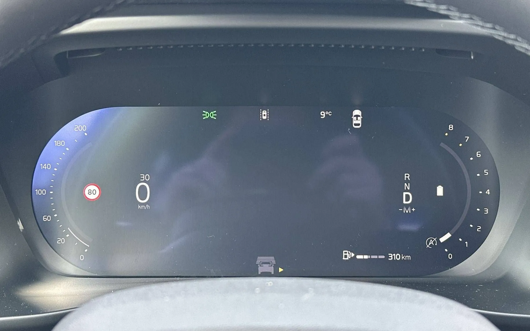 Notranja slika - Volvo XC40 - B3 P Core Avt - 15