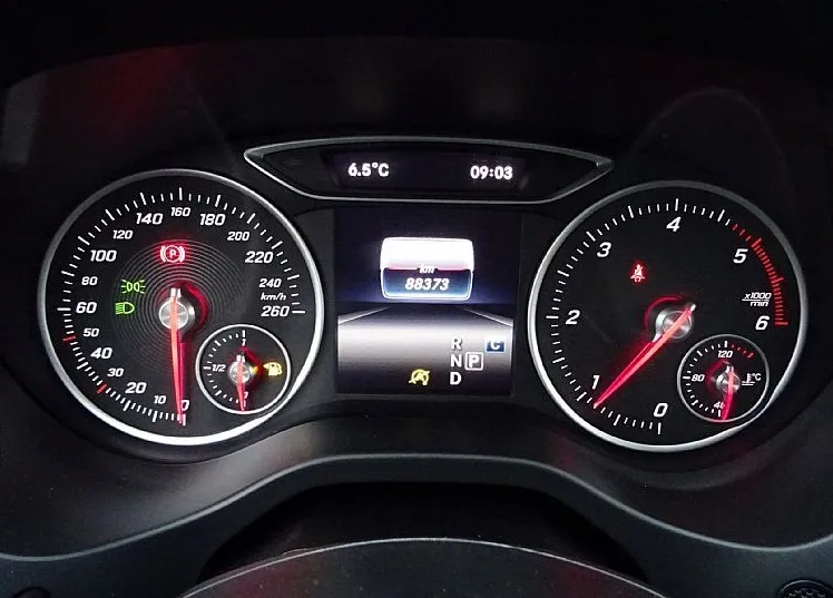 Zunanja slika - Mercedes-Benz GLA-Razred - GLA 200 d 136KM Avt.7G - KOT NOV - SERVISIRAN - - 13