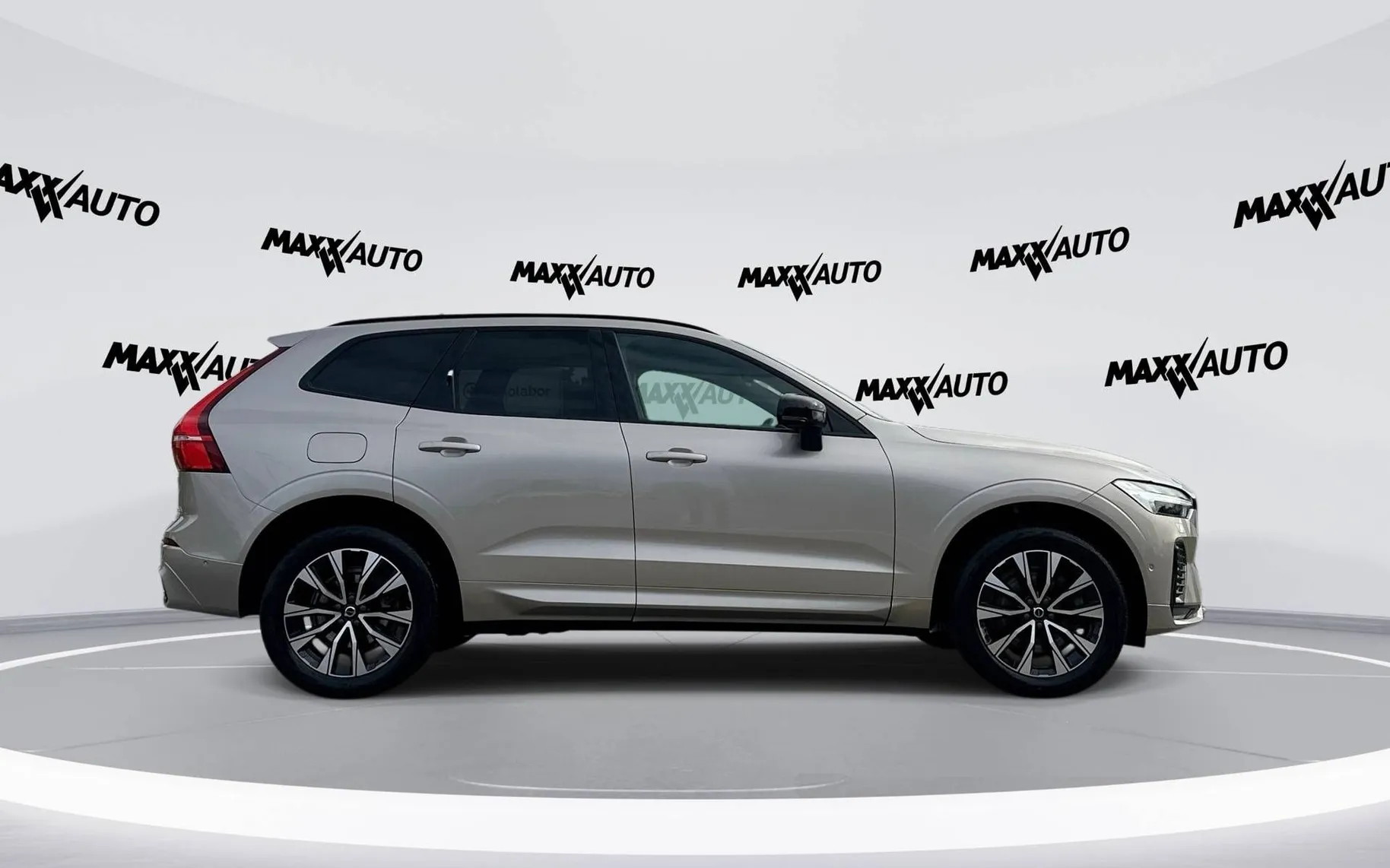Zunanja slika - Volvo XC60 - B4 D AWD Plus Dark Avt. Zračno Pano ACC Kljuka - 4