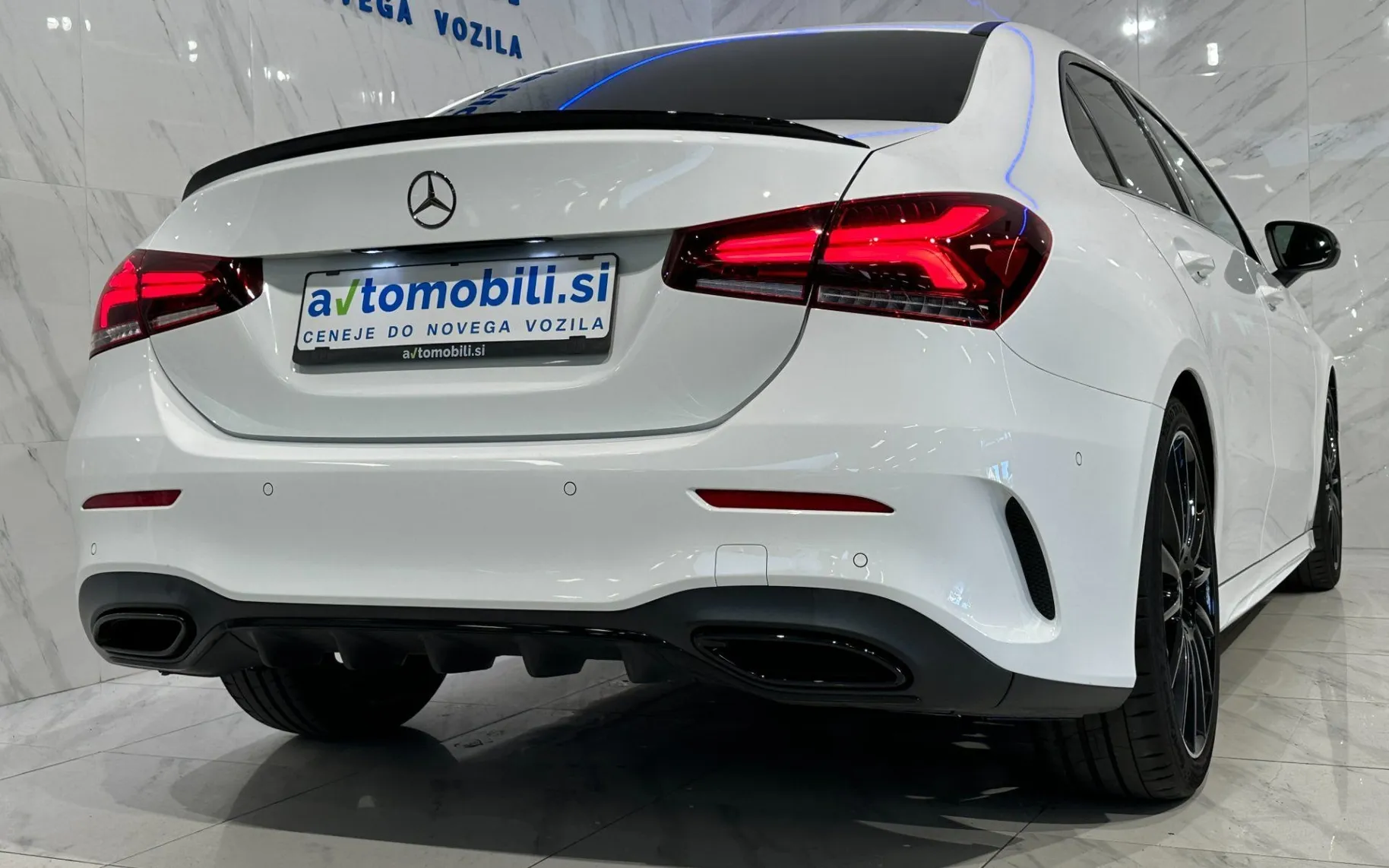 Notranja slika - Mercedes-Benz A-Razred - 200 AMG Line |ACC|Kamera|Gretje|AmbientL|PDC|SLO| - 7