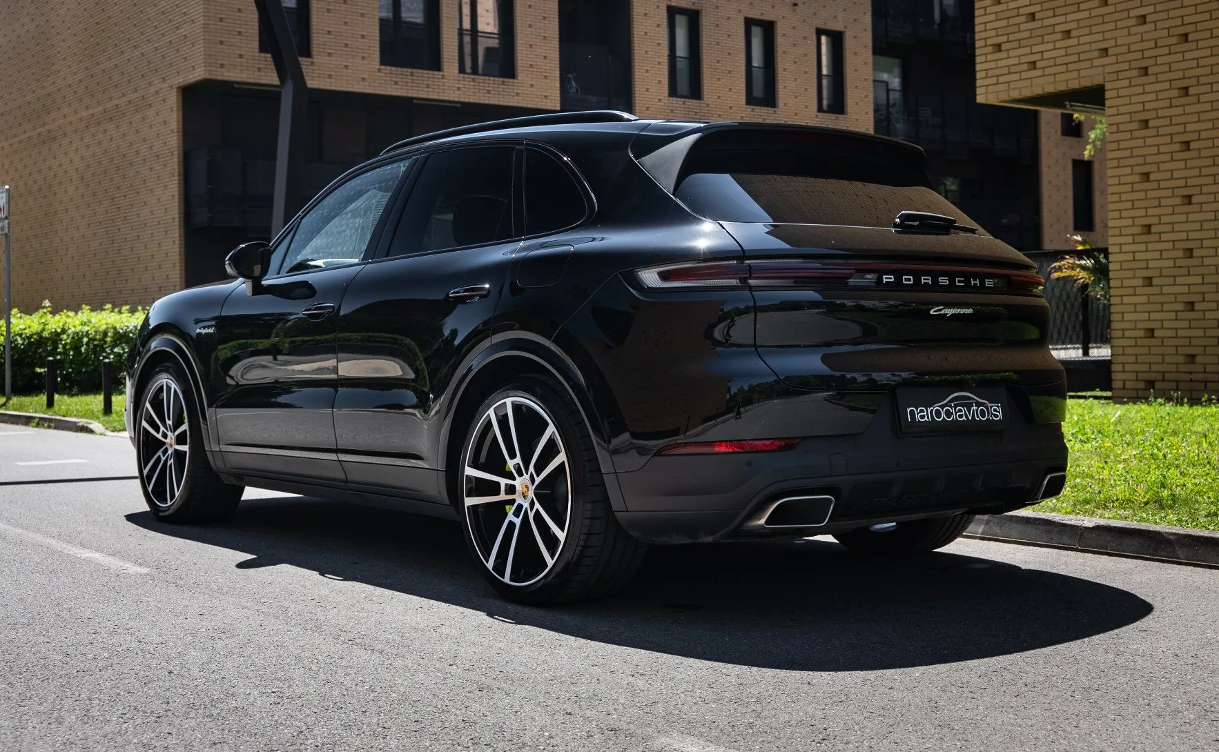 Zunanja slika - Porsche Cayenne - E-Hybrid - LED - Pano - 22 COL - Zračno vzmetenje - 6