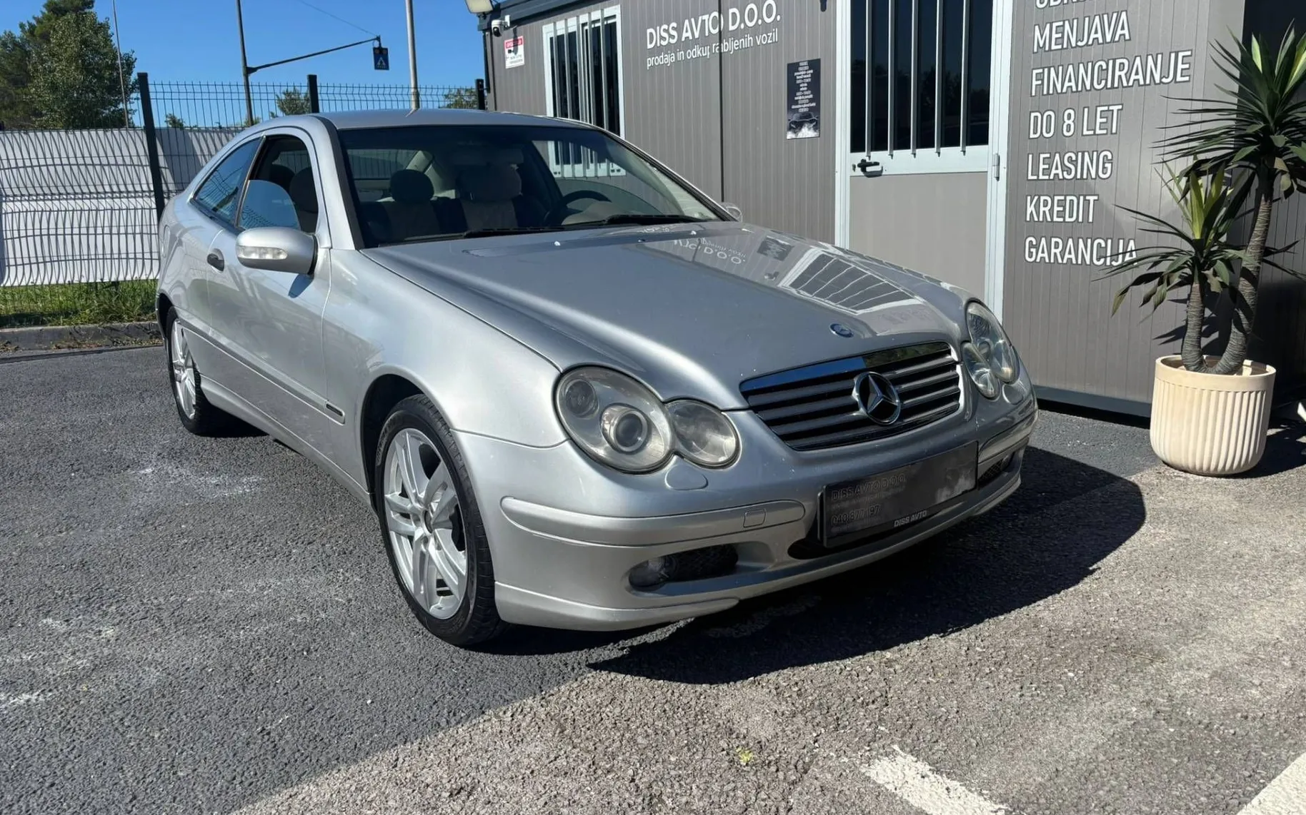Notranja slika - Mercedes-Benz C-Razred - C 200 OBROK 84X-42EUR NA KREDIT BREZ POLOGA - 11