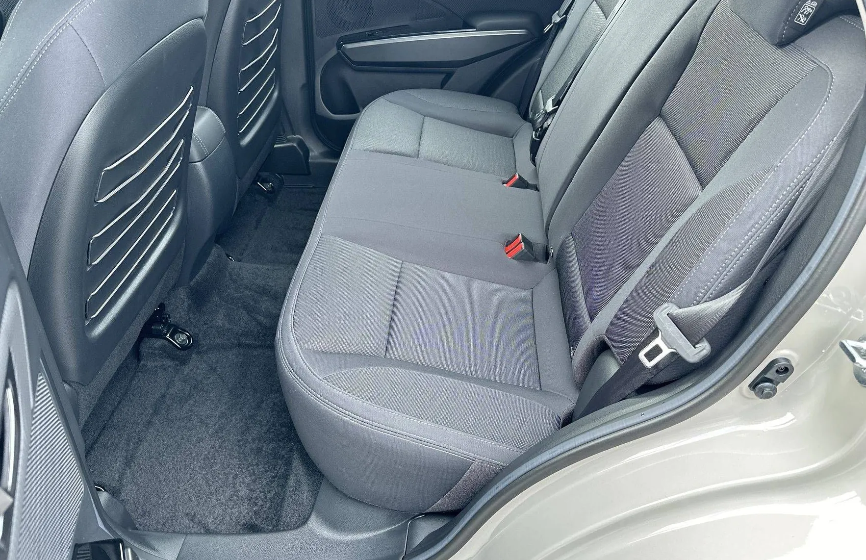 Zunanja slika - KG Mobility Tivoli - 1.5 T-GDi Fresh 2WD MT... - 11
