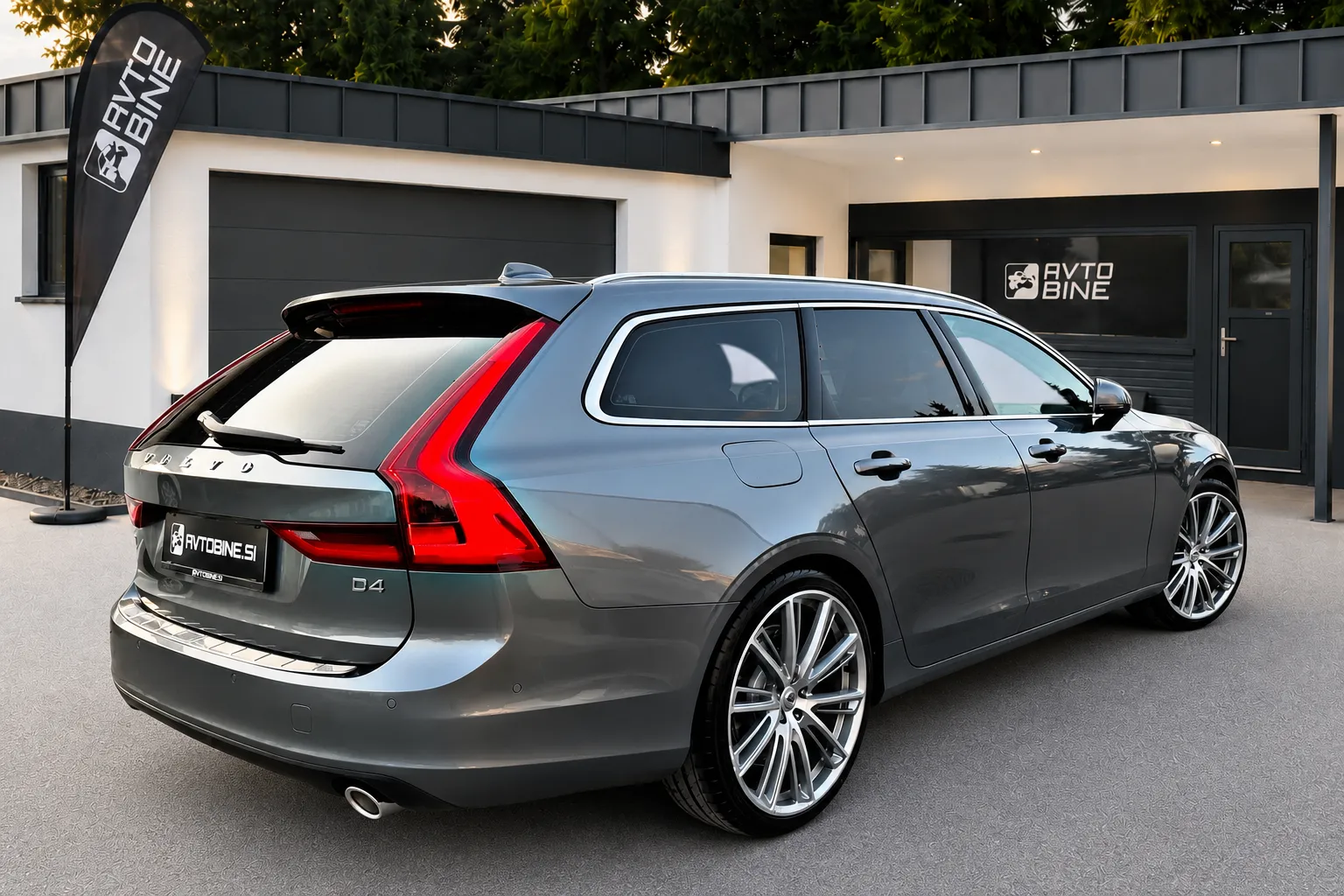 Notranja slika - Volvo V90 - D4•AVT•ACC•PILOT•LED•NAVI•ODLIČEN - 14
