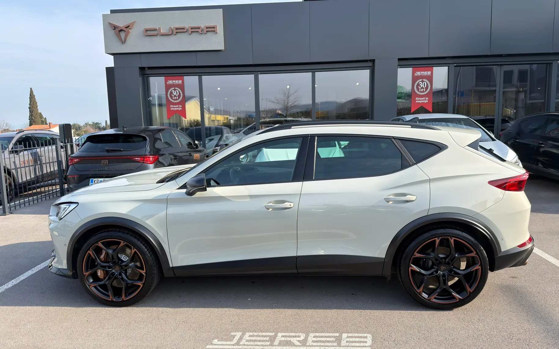 Zunanja slika - Cupra Formentor - 2.5 TSI 287KW DSG VZ5 4DRIVE Tayga Grey EDITION - 7