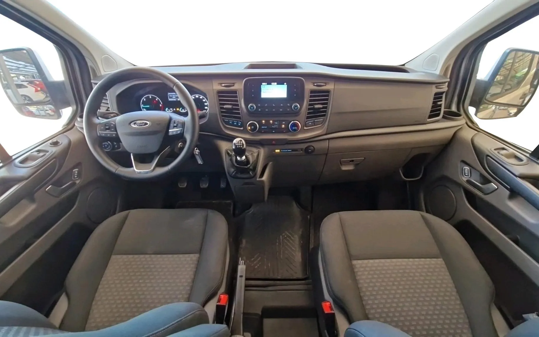 Zunanja slika - Ford Transit Custom - KOMBI TREND 2.0 TDCi 110 kW L2H1 7+1 - SLO-JAMSTVO - 4