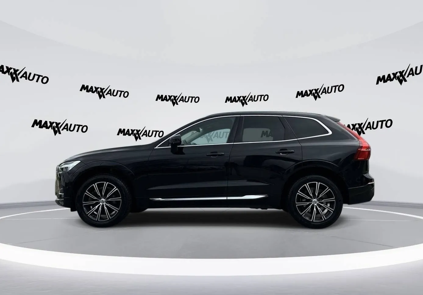 Notranja slika - Volvo XC60 - B4D AWD AUT Momentum Pro - 8