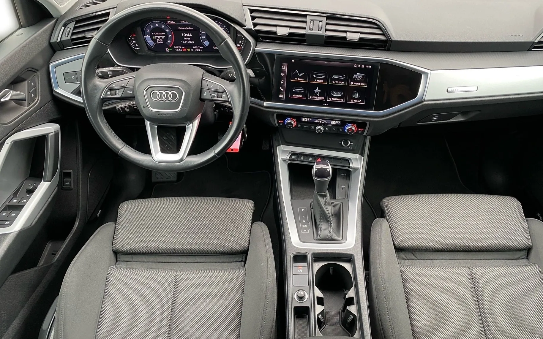 Notranja slika - Audi Q3 - 35 TFSI S tronic Advanced - 10