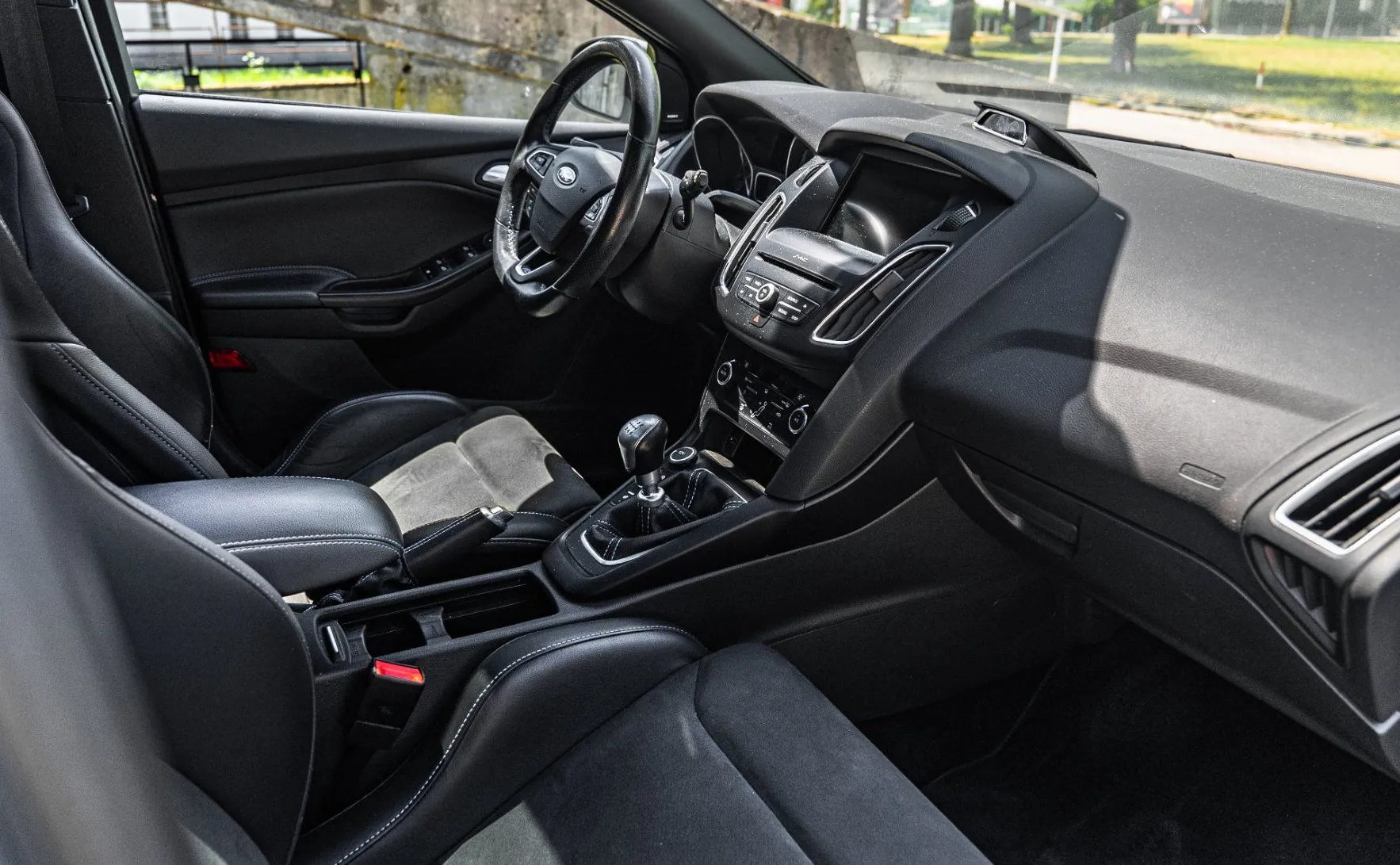 Zunanja slika - Ford Focus - RS - Recaro - SONY - Keyless - Šibedah - Xenon - 17
