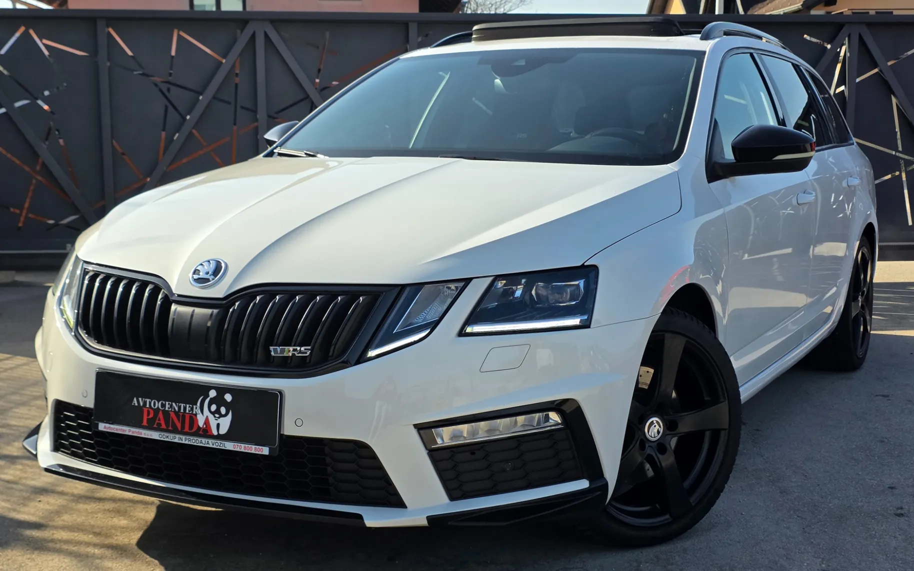Zunanja slika - Škoda Octavia - Combi 2,0 TDI RS DSG - 1