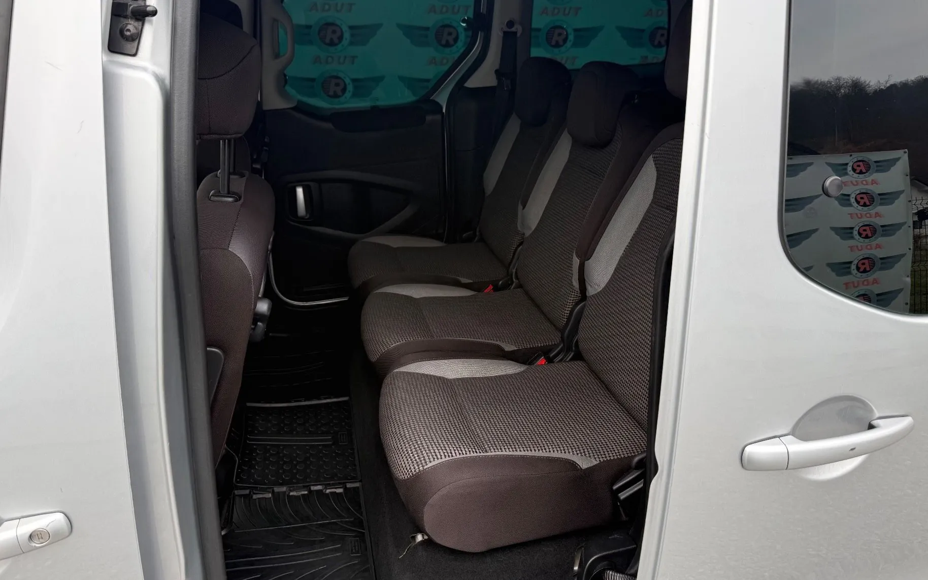 Zunanja slika - Peugeot Partner - 1.6HDi|NOVE ZIMSKE GUM|CAM|PARKSENZ|GRETJ.SEDEŽEV| - 15