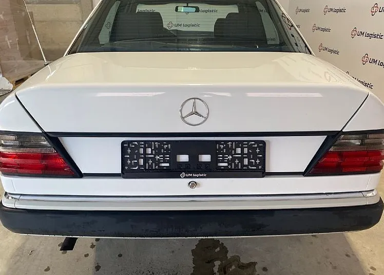 Zunanja slika - Mercedes-Benz E-Razred - 230 BREZ RJE - KLIMATRONIC - ALU - VRHUNSKO STANJE - 5