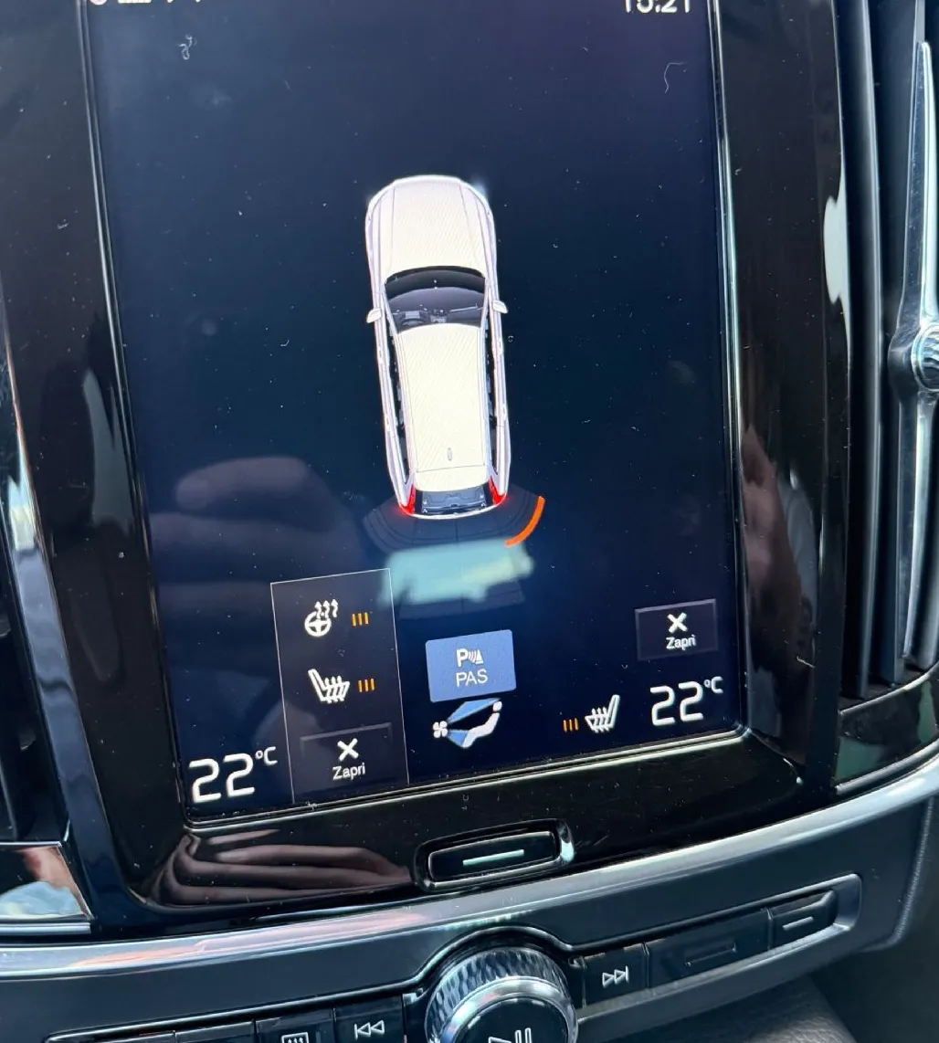 Zunanja slika - Volvo V90 - D3 A AWD Kinetic-Virtual-Full led-Velik servis... - 17