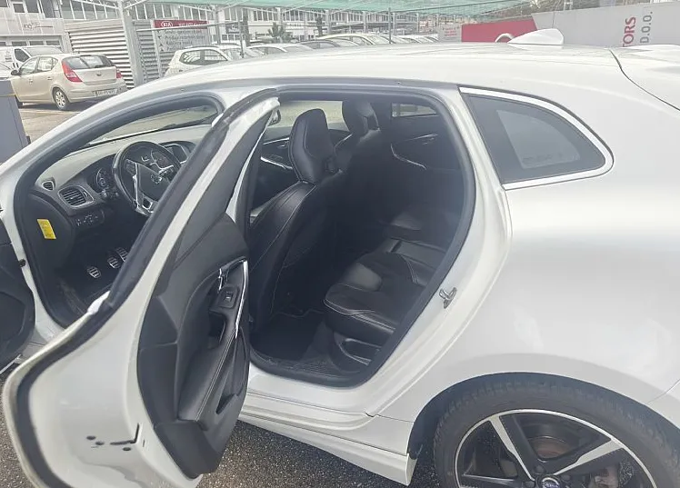 Zunanja slika - Volvo V40 - R-DESIGN 2.0 TD - 9