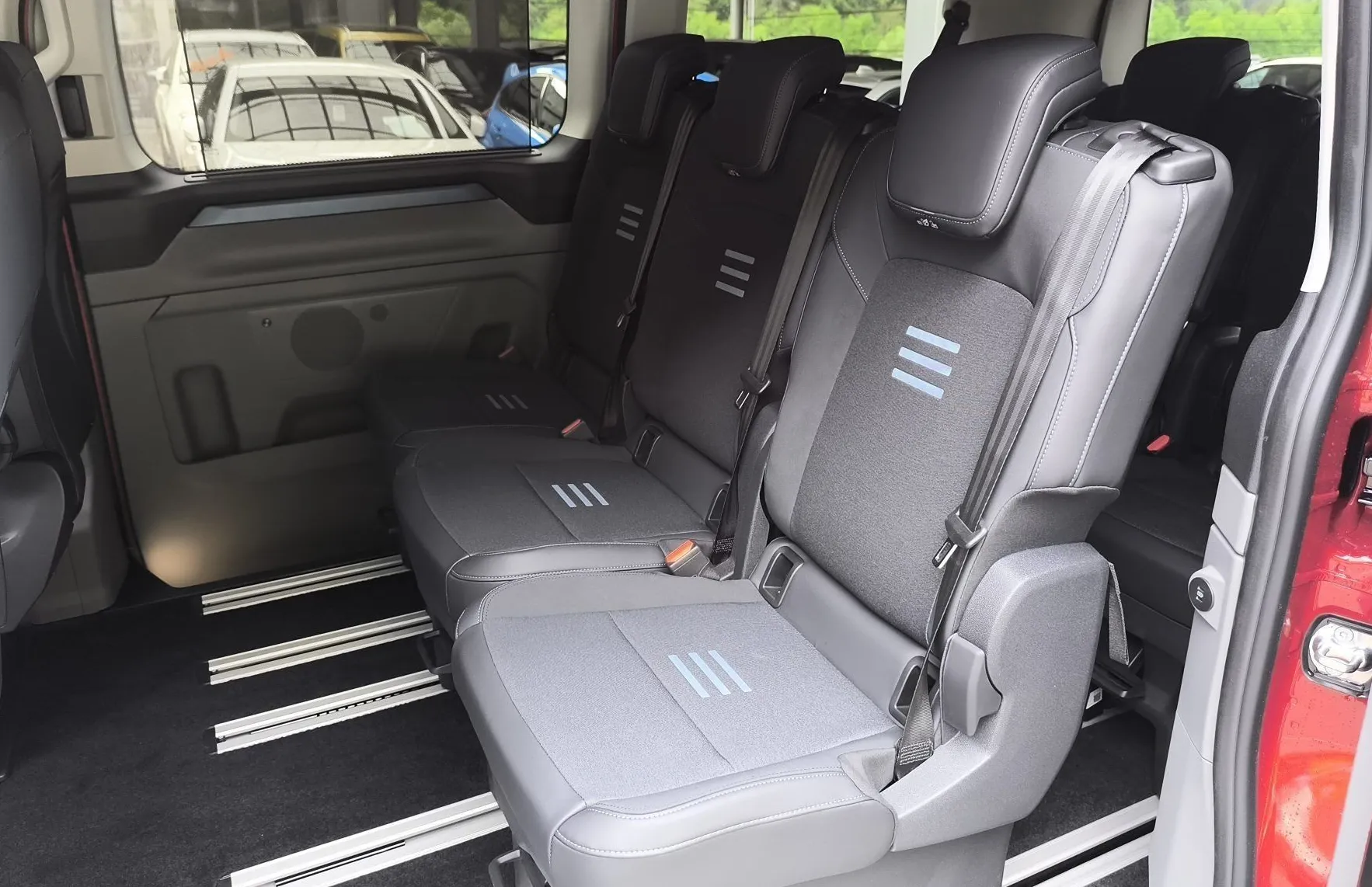 Zunanja slika - Ford Tourneo - Custom 4x4 320 2.0 TDCi A8 170 KM L1H1  ACTIVE - 13