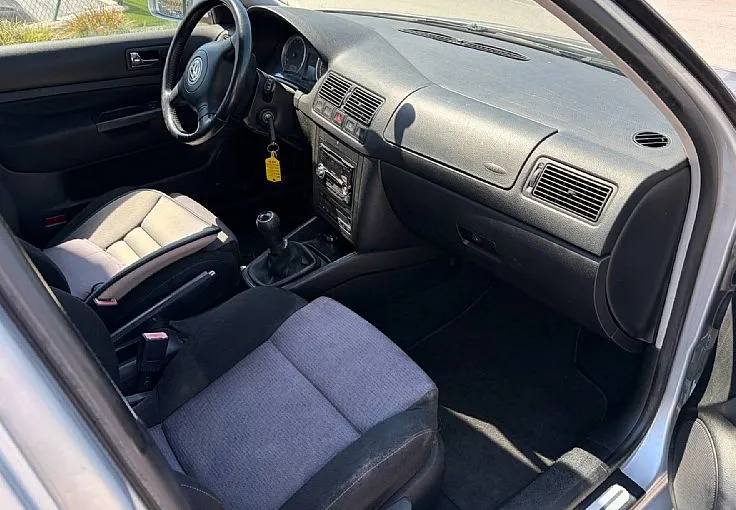 Zunanja slika - Volkswagen Golf - Basis 1.6 ZELO LEPO OHRANJEN - 10