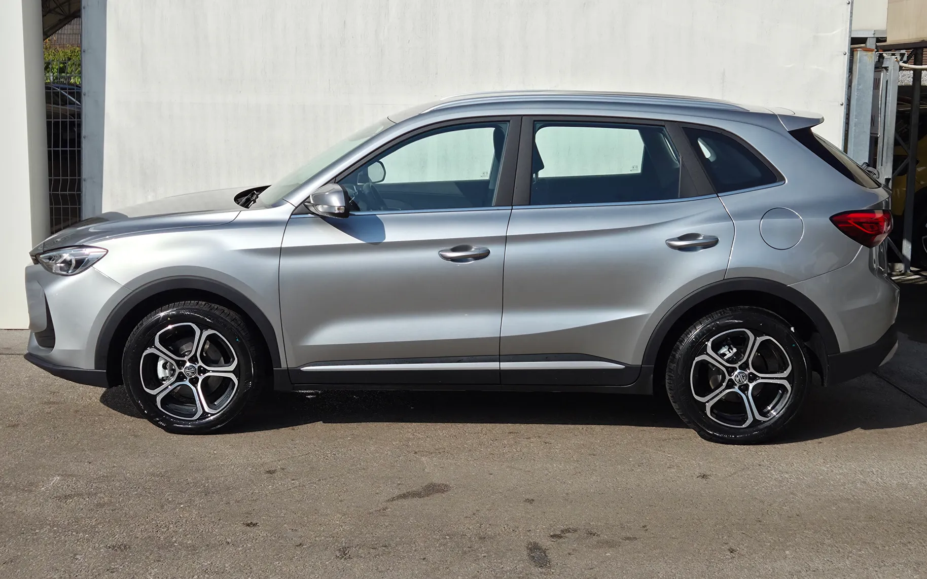 Zunanja slika - MG MG ZS - 1.5L Hybrid Comfort + 7 LET JAMSTVA+ZIMSKE GUME - 3