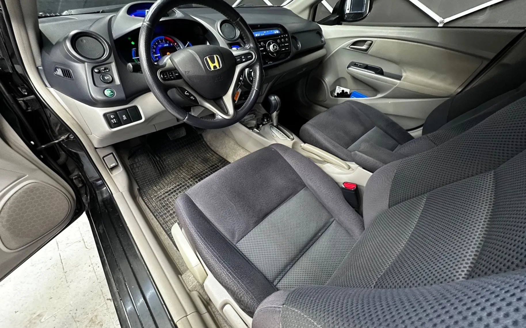 Notranja slika - Honda Insight - 1.3 HYBRID AVTOMATIK KLIMA TEMPOMAT NOVE Z. GUME - 21