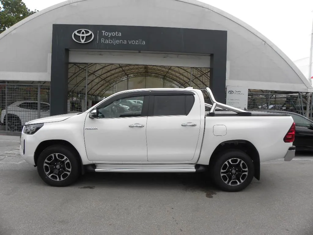 Zunanja slika - Toyota HILUX DOUBLE CAB - Toyota Hilux MY25 2.8 D-4D HYBRID 48V DC A T6 CITY PLUS - 3