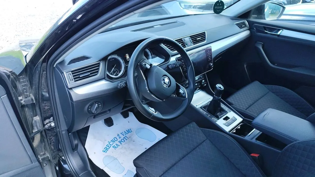 Notranja slika - Škoda Superb - 2.0 TDI - 8