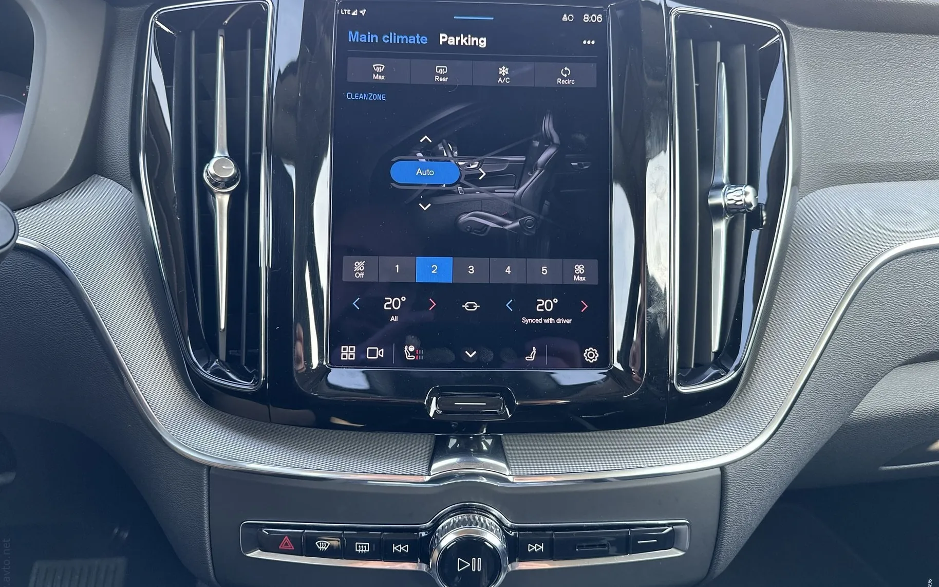 Notranja slika - Volvo XC60 - B4 D Core AT - 27