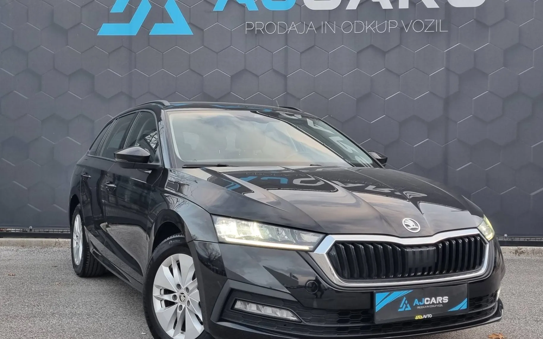 Zunanja slika - Škoda Octavia - 2.0 TDI Executive Dsg-Virtual-Led-ACC-LineAss... - 3
