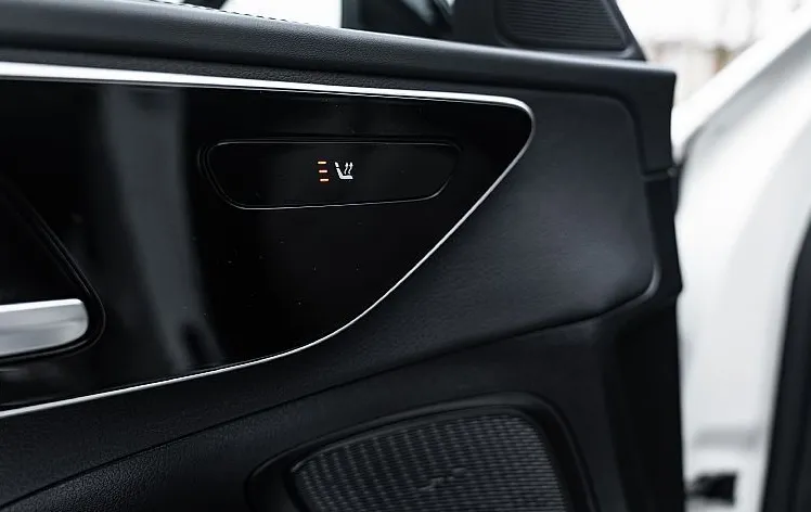 Zunanja slika - Mercedes-Benz C-Razred - C 300d - AMG line - Pano - LED - 360 kamera - 15