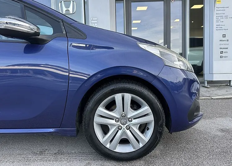 Zunanja slika - Peugeot 208 - 1.2 PureTech 82 ALLURE - 4