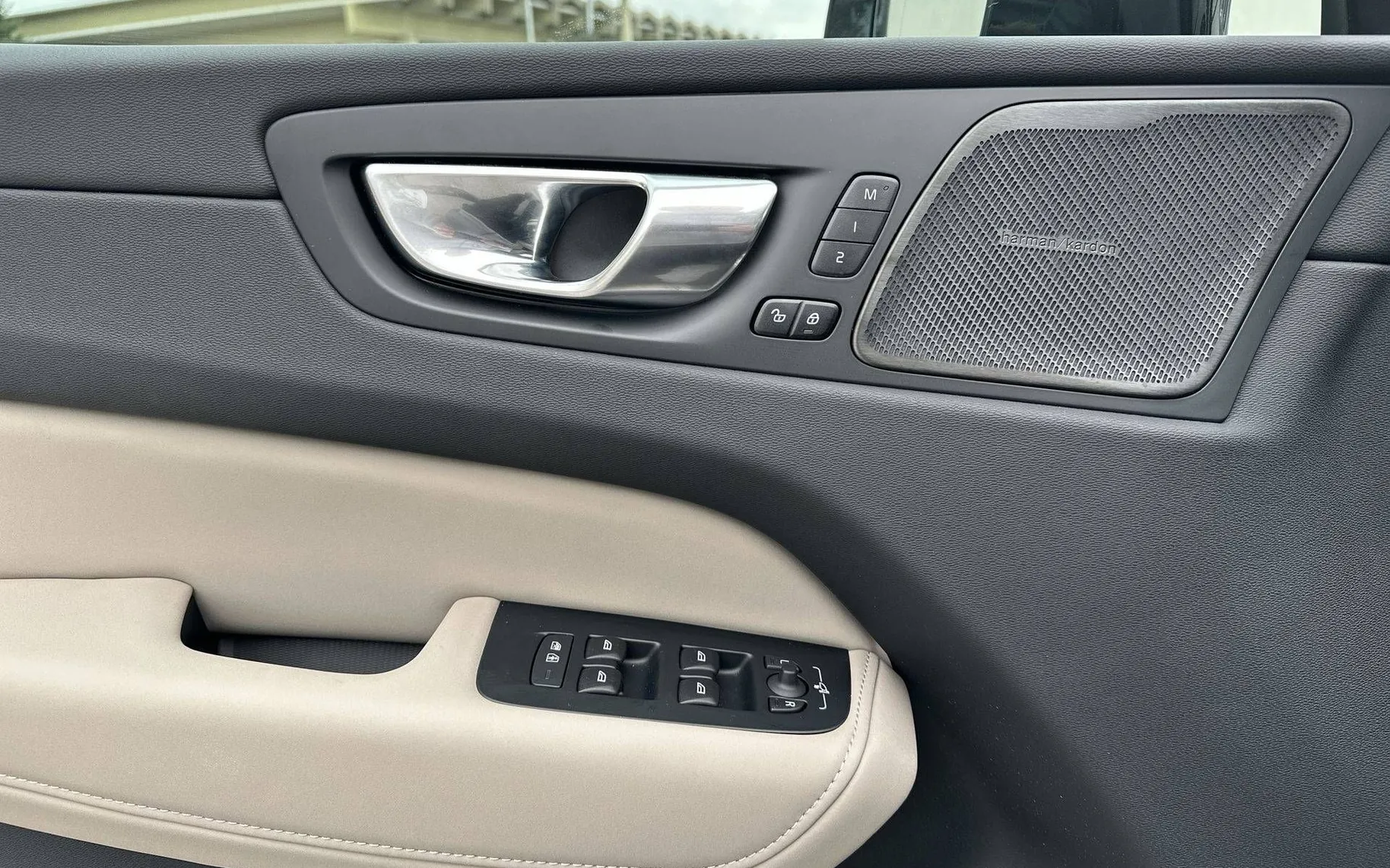 Notranja slika - Volvo XC60 - B5 P AWD Plus Dark Avt. - 13