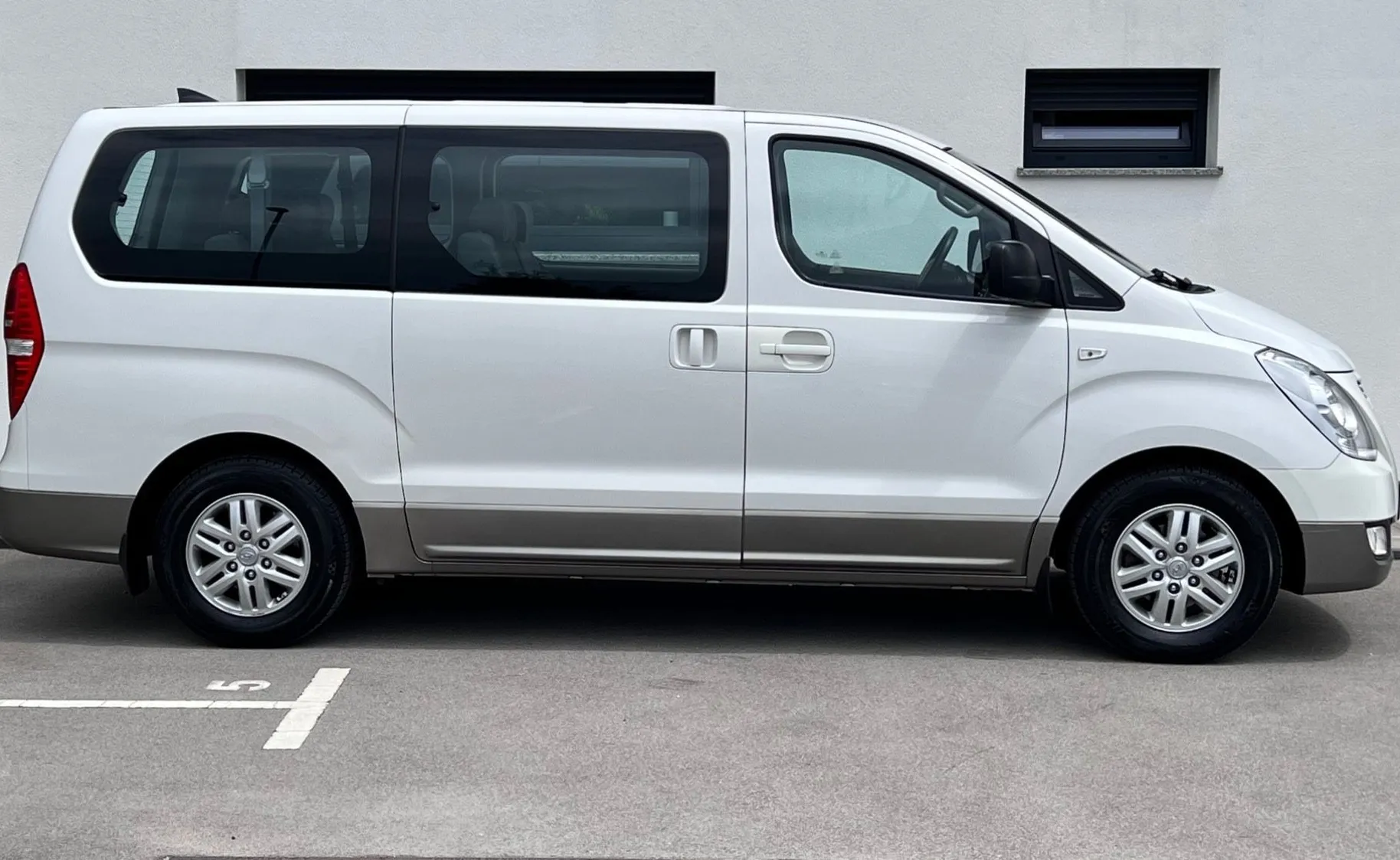 Zunanja slika - Hyundai H-1 - 2.5 CRDi+8SED+R.KAMERA+NAVI+3CONSKA KLIMA... - 4