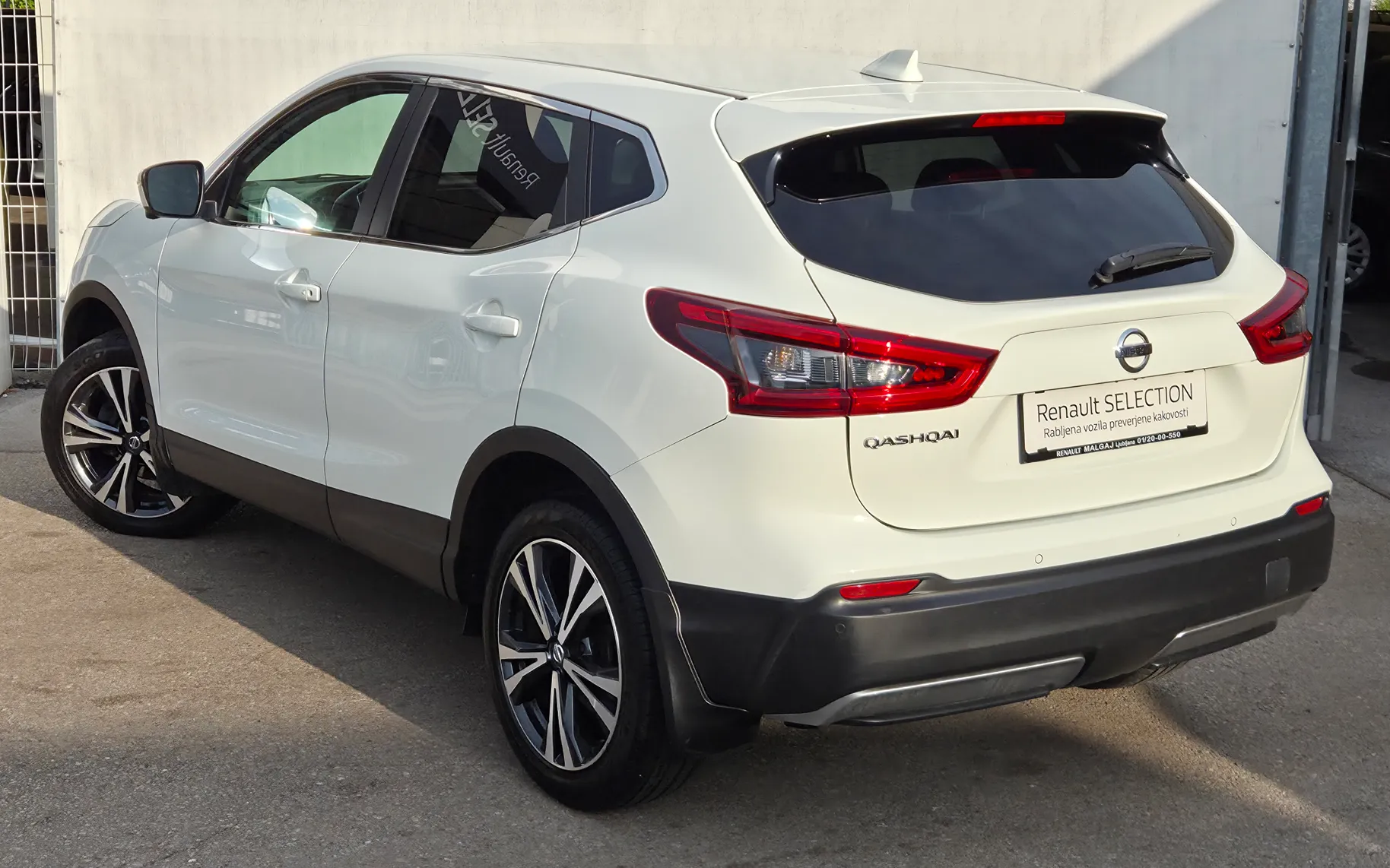 Zunanja slika - Nissan Qashqai - 1.2 DIG-T KAMERA 360 LANE ASSIST VSA ZGODOVINA LED - 6