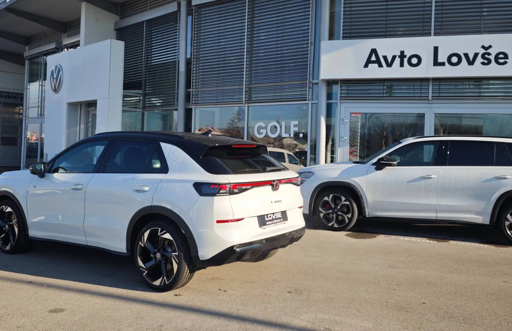 Zunanja slika - Volkswagen T-Roc - 1.5 TSI R-line 110  150  NOVI MODEL - 4