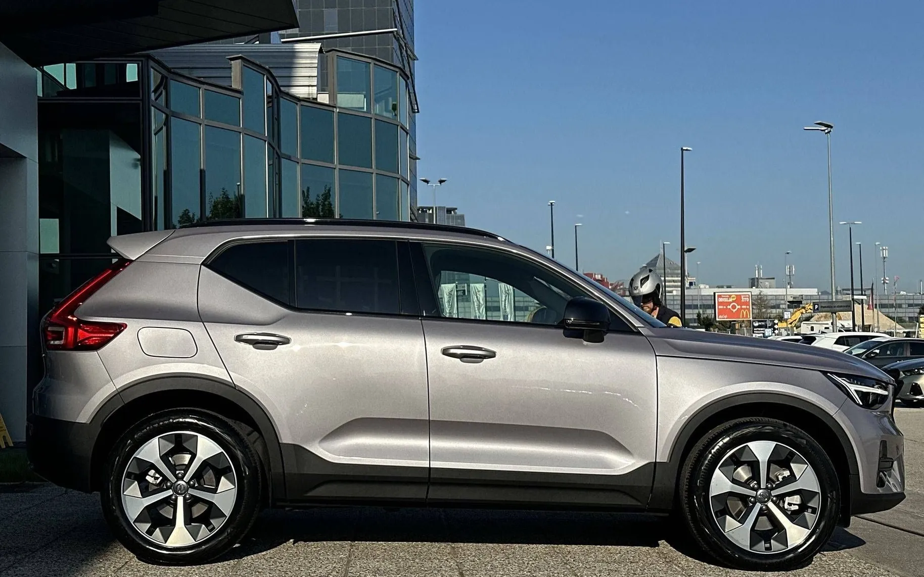 Zunanja slika - Volvo XC40 - B3 P Plus Dark AT DCT - 4