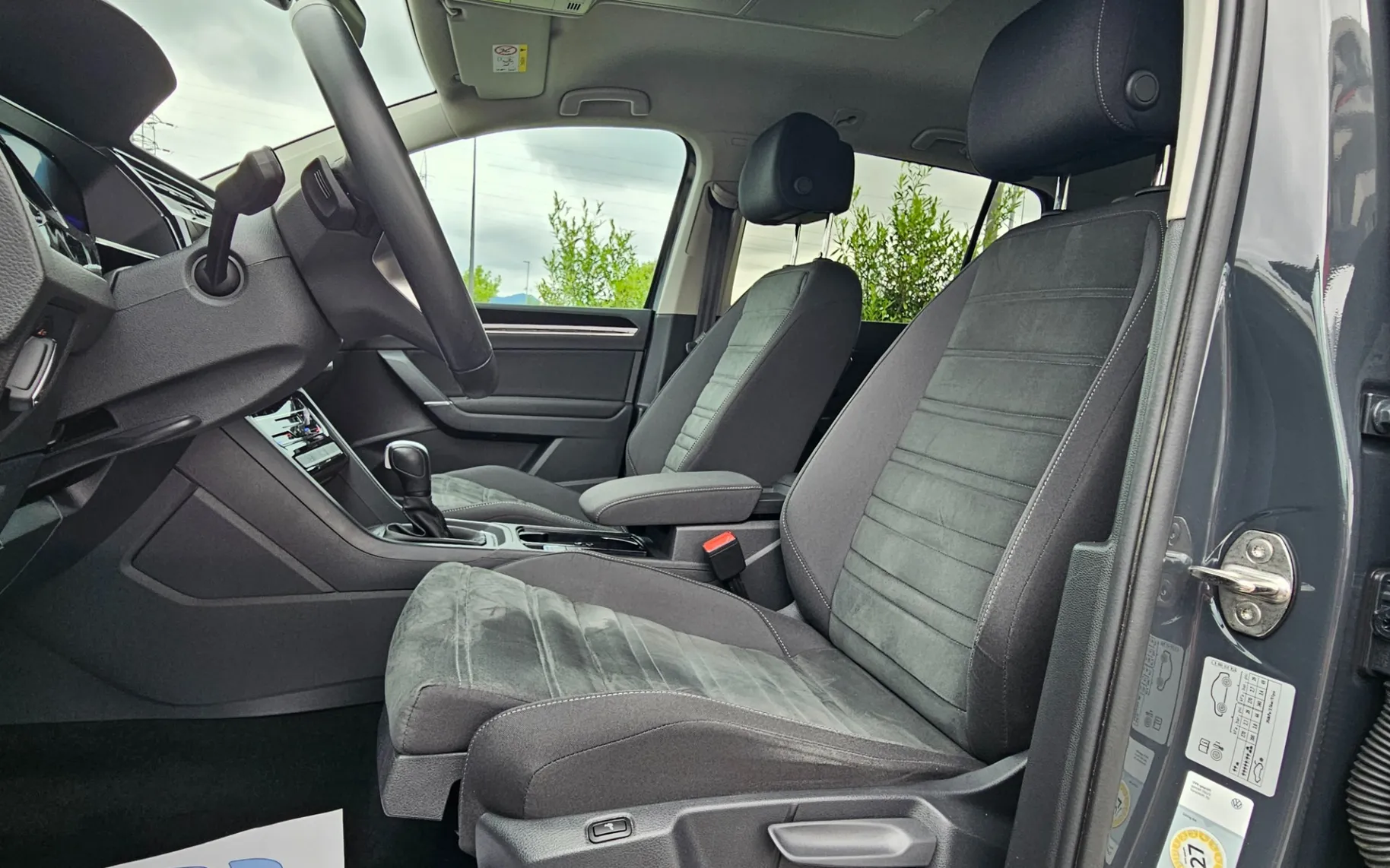Zunanja slika - Volkswagen Touran - 2,0 TDI BMT Family DSG - 7