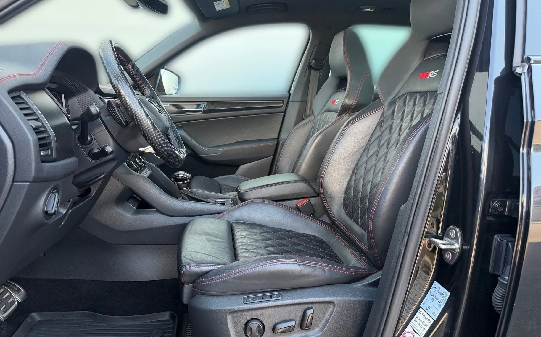 Notranja slika - Škoda Kodiaq - 4x4 2.0 TSI RS DSG-Panorama-Webasto-360 kamera.... - 7