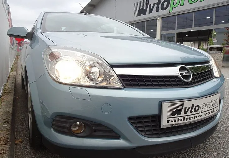 Zunanja slika - Opel Astra - TwinTop 1.8 16V ODLIČNA SAMO 74.900KM FINANCIRANJE - 4