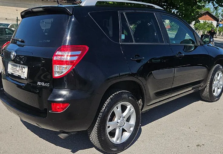Zunanja slika - Toyota RAV4 - 4WD 2.2 D-4D 150ks °1.LASTNIK° °NOVE GUME° - 4