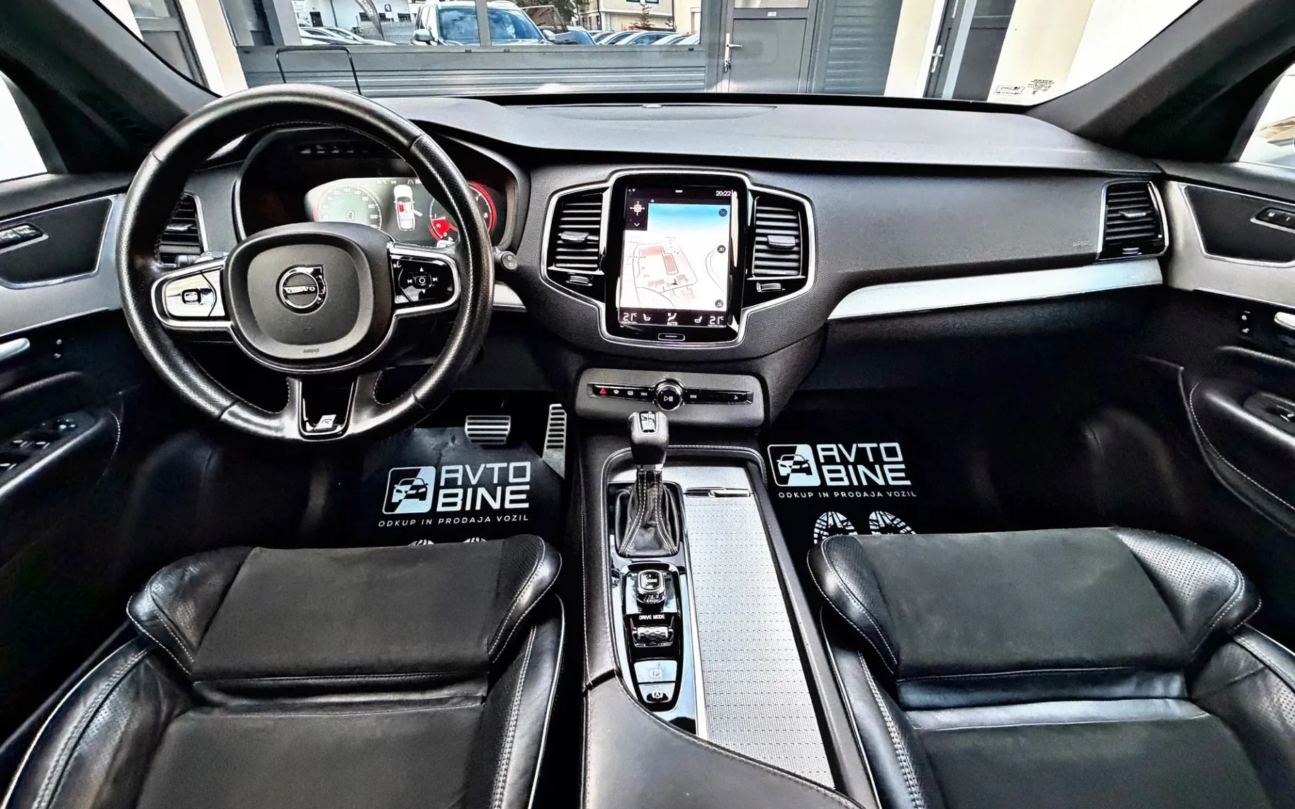Notranja slika - Volvo XC90 - D5 AWD R-DESIGN•ZRAČNO•KLJUKA•LED•VIRTUAL•NAVI•360 - 10