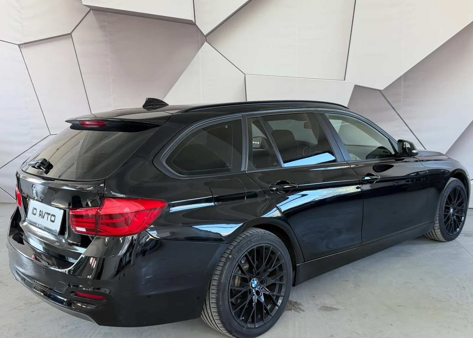 Zunanja slika - BMW Serija 3 - 318D AUT. - 2