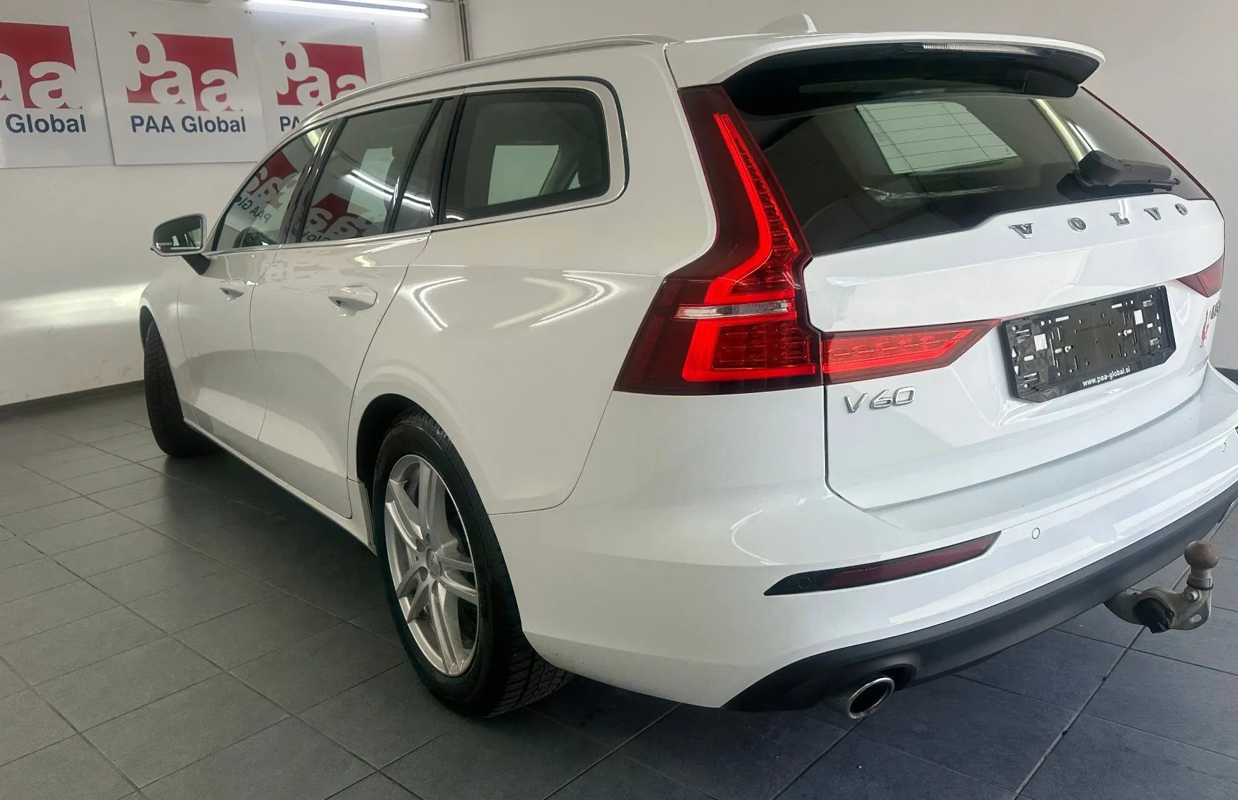 Zunanja slika - Volvo V60 - D3 Momentum Pro Avt+4 ALU.USNJE.NAVI.4X4.TOP - 6