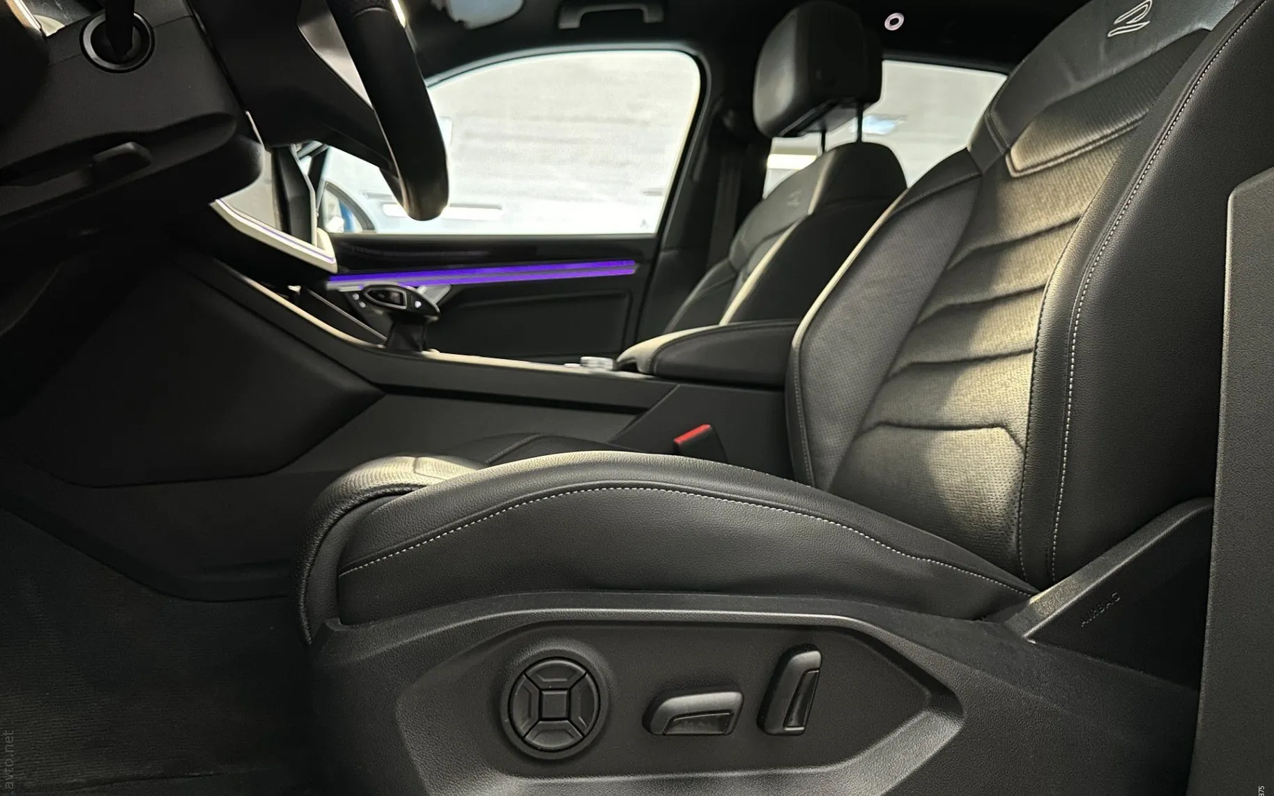 Notranja slika - Volkswagen Touareg - V6 TDI R-Line 4M |Pano|Zračno|NightV|4WS|Hlaj|We.. - 9