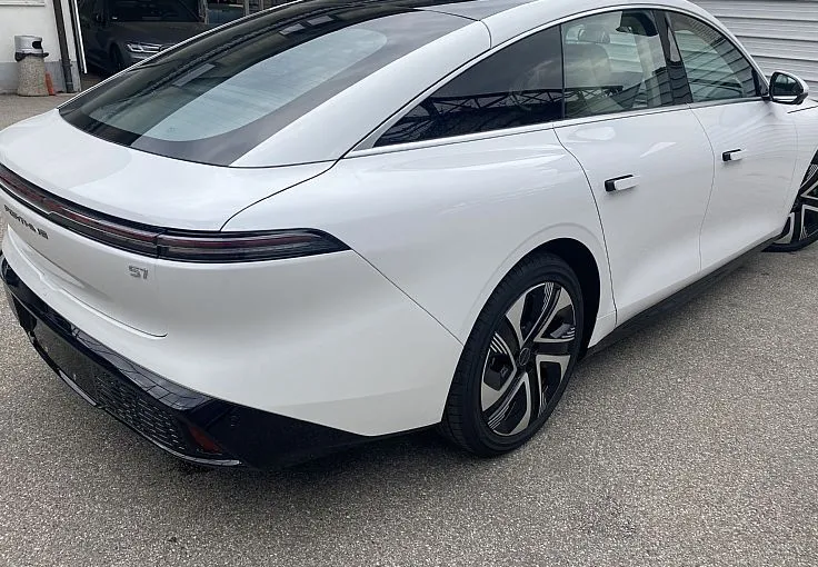 Zunanja slika - Forthing S7 - 56.8 kWh 154 kW 210 KM - 2