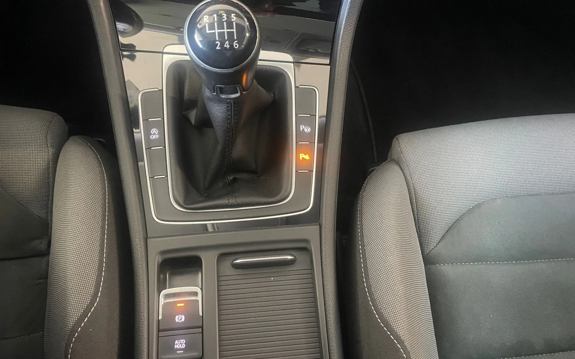 Zunanja slika - VW Golf - 2.0 TDI R-Line Edition 110 KW LED. KAMERA. ACC - 20