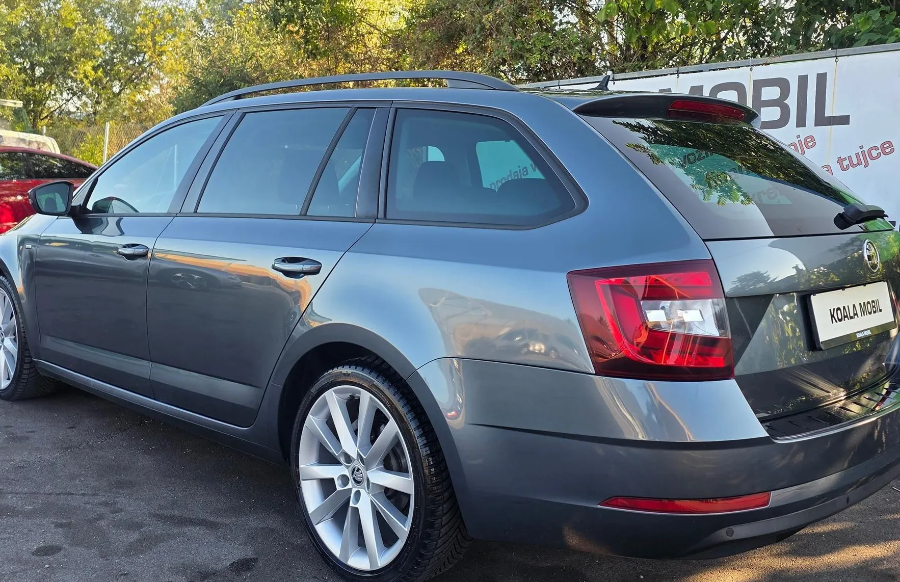 Zunanja slika - Škoda Octavia - COMBI 2.0TDI DSG LED-NAVI-CANON-GRETJE SEDEŽEV-ALU - 6