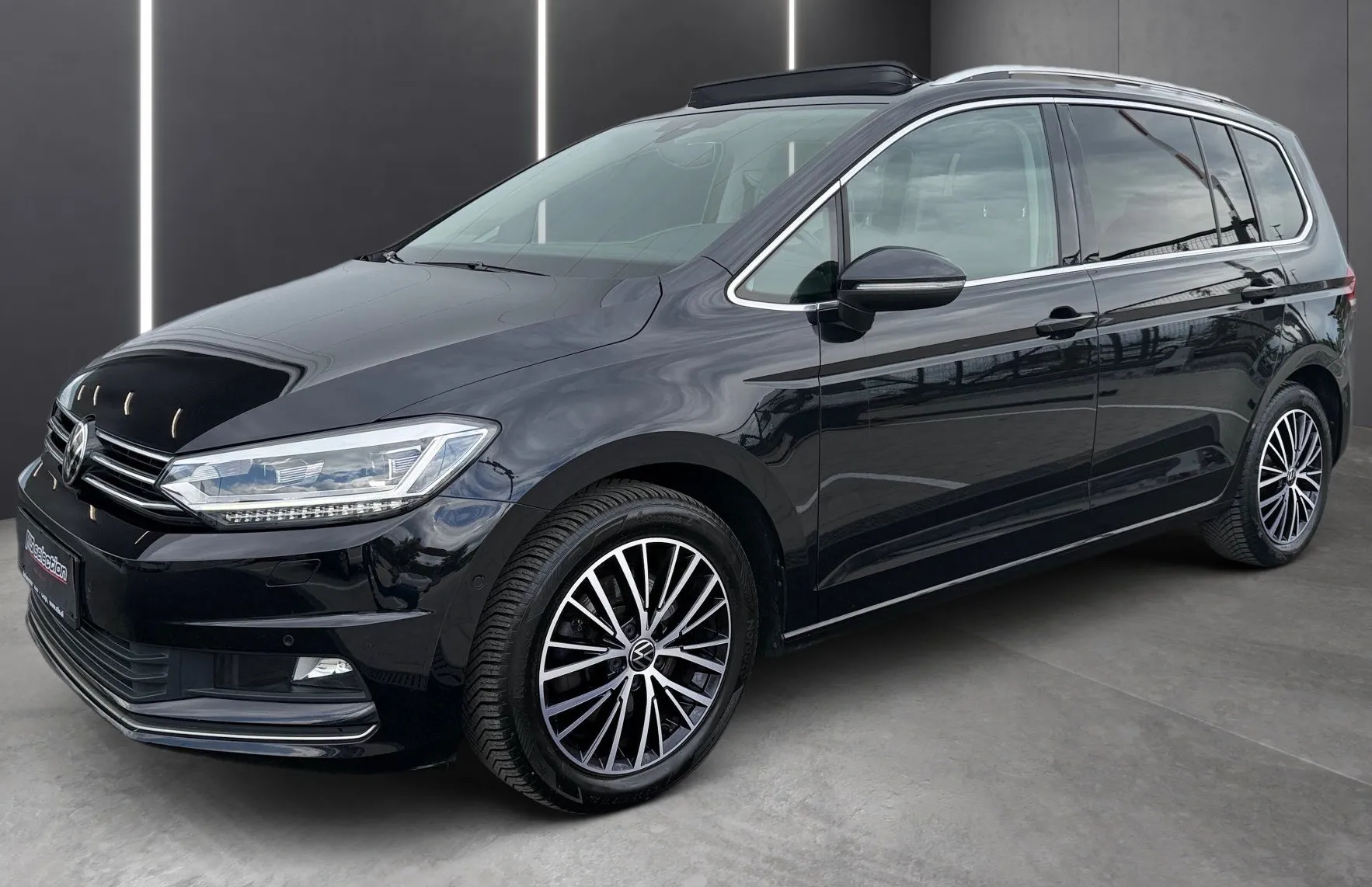 Zunanja slika - VW Touran - 2.0 TDI BMT Highline DSG-7sedežev-Panorama-Masaža - 1