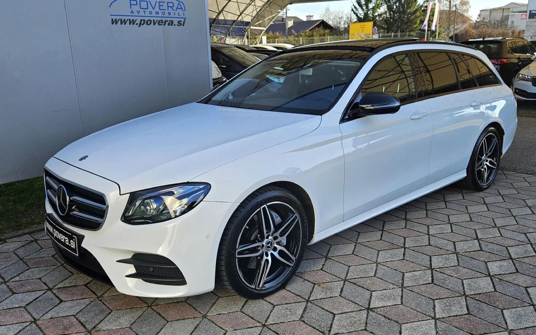 Zunanja slika - Mercedes-Benz E-Razred - E 220 d AMG line+ACC+PANO+MULTIBEAM+USNJE+PRIKLOP+ - 3