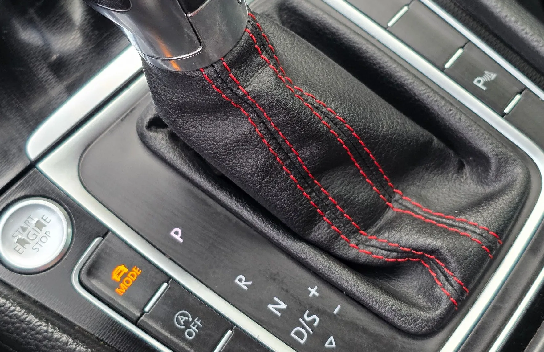 Zunanja slika - Volkswagen Golf - 2.0 GTI PERFORMANCE DSG XENON-NAVI-ALU19-GRETJE SŽ - 16