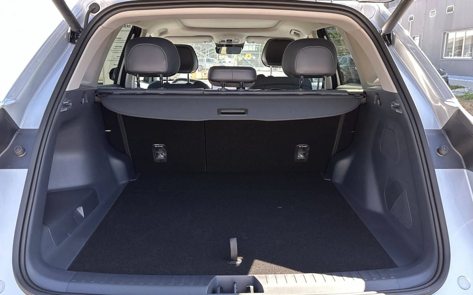 Notranja slika - Geely StarRay EM-i - Plug-In Hybrid 1.5 Max Avt. - 12