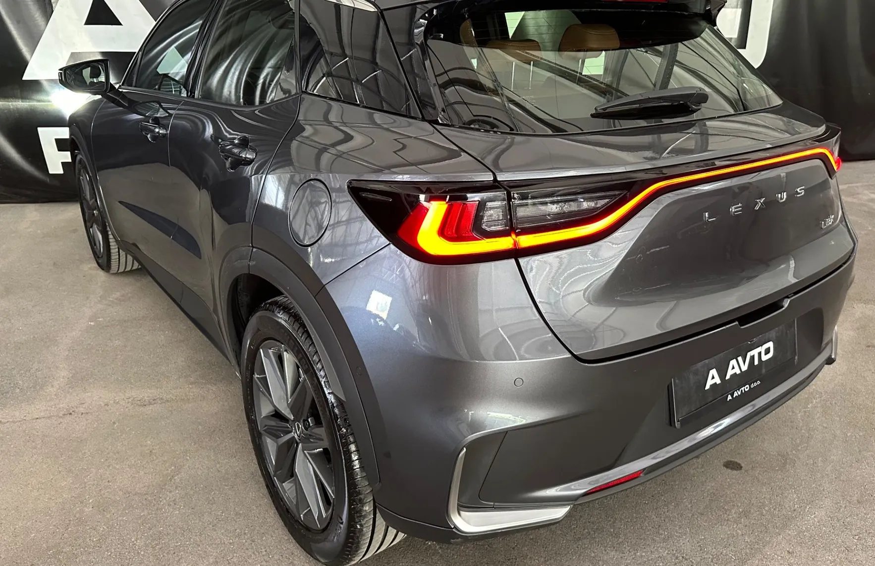 Zunanja slika - Lexus LBX - 1.5 HEV Relax Avt. MARK LEVINSON-KAM360-HUD-KLESS - 5